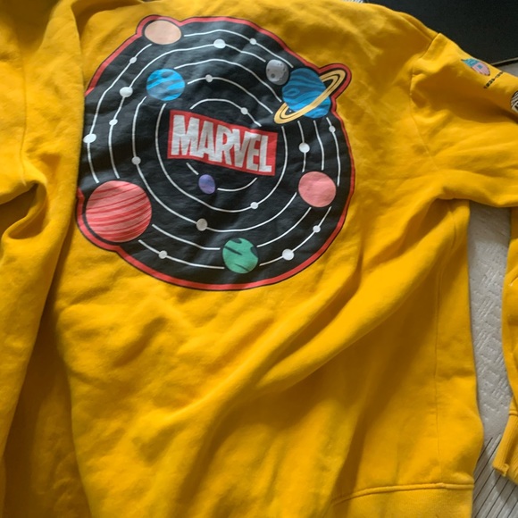 Marvel sweater got from a friend so selling cheap - Picture 2 of 4